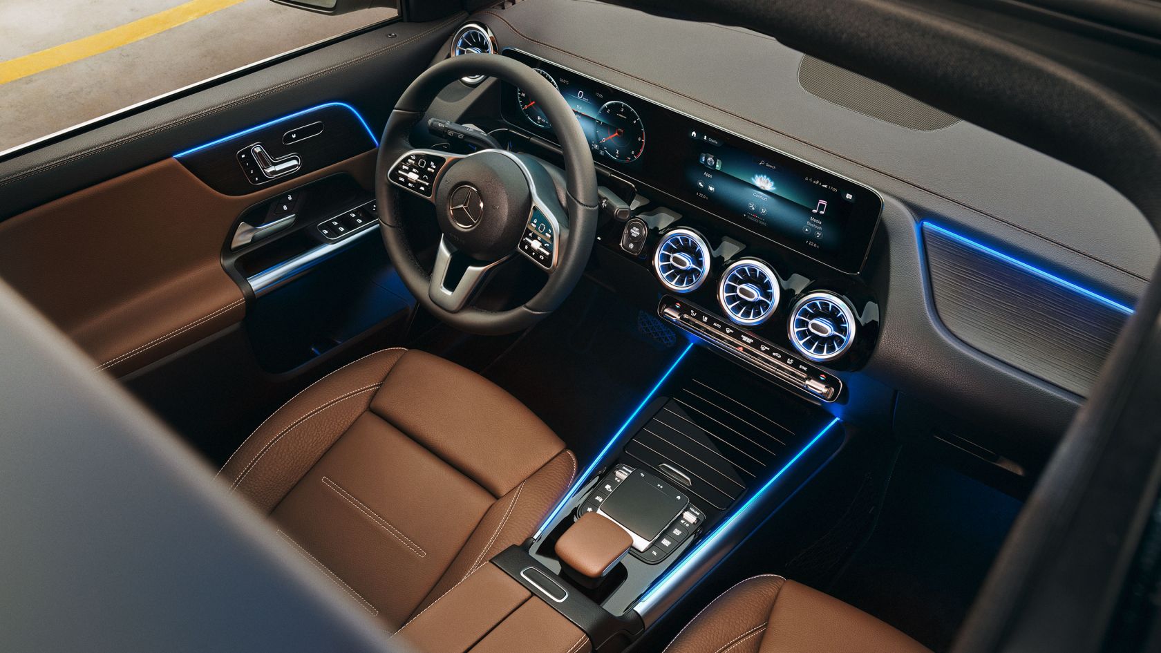 На иллюстрации изображен интерьер нового Mercedes-Benz GLA.