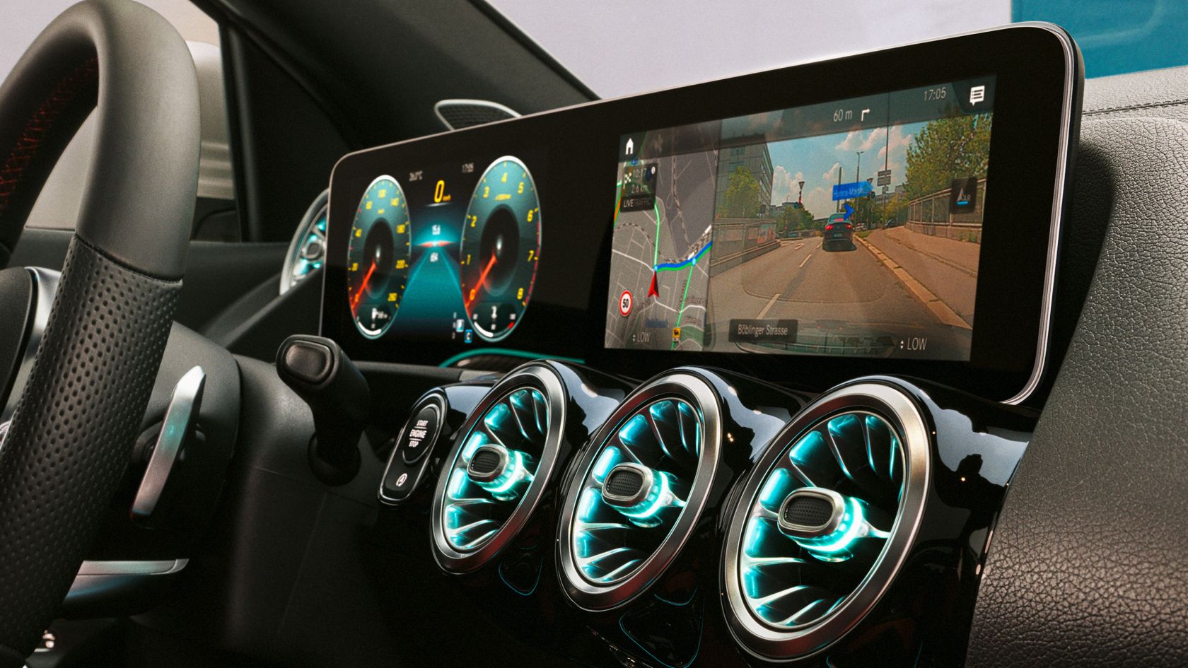 На иллюстрации изображен мультимедийный дисплей нового Mercedes-Benz GLA.