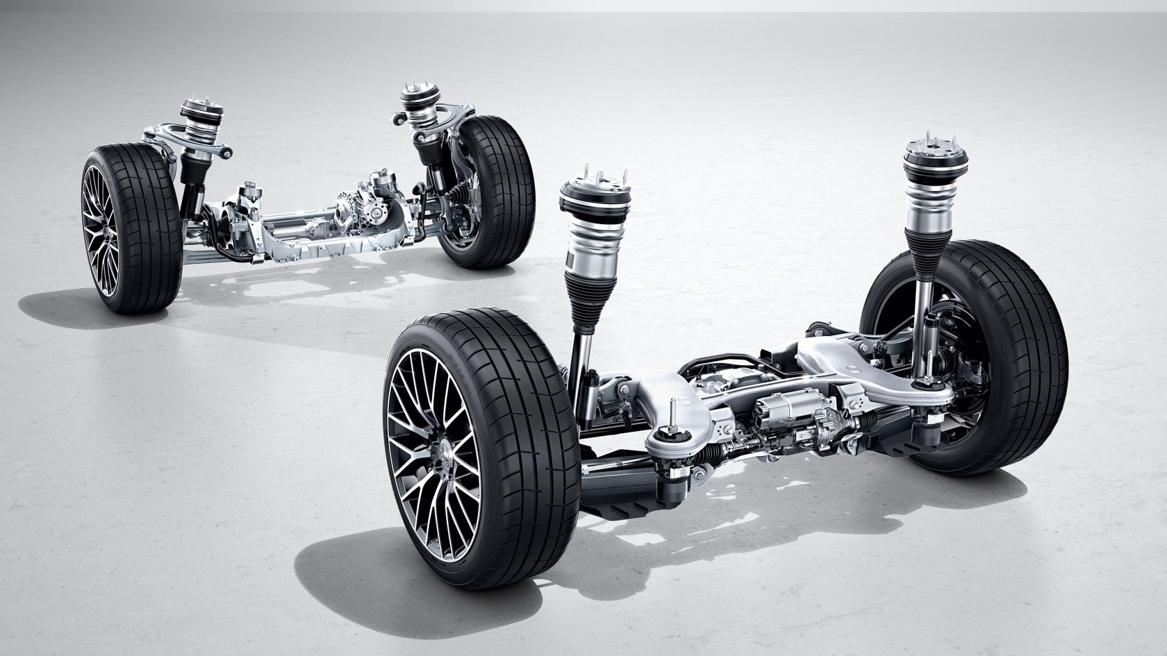 На иллюстрации изображена пневмоподвеска AIRMATIC седана S-Класса Mercedes-Benz.