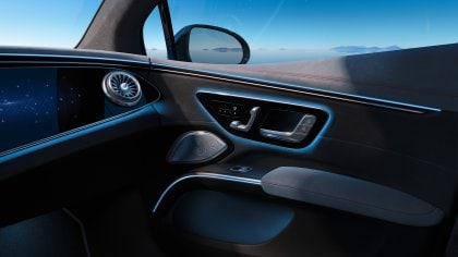На иллюстрации изображен фрагмент эстетической подсветки в EQS Mercedes-EQ.